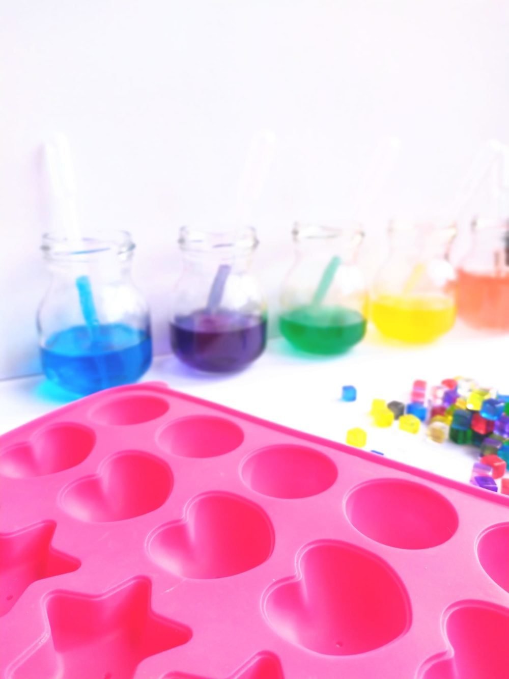 hacer hielo de colores para actividad infantil