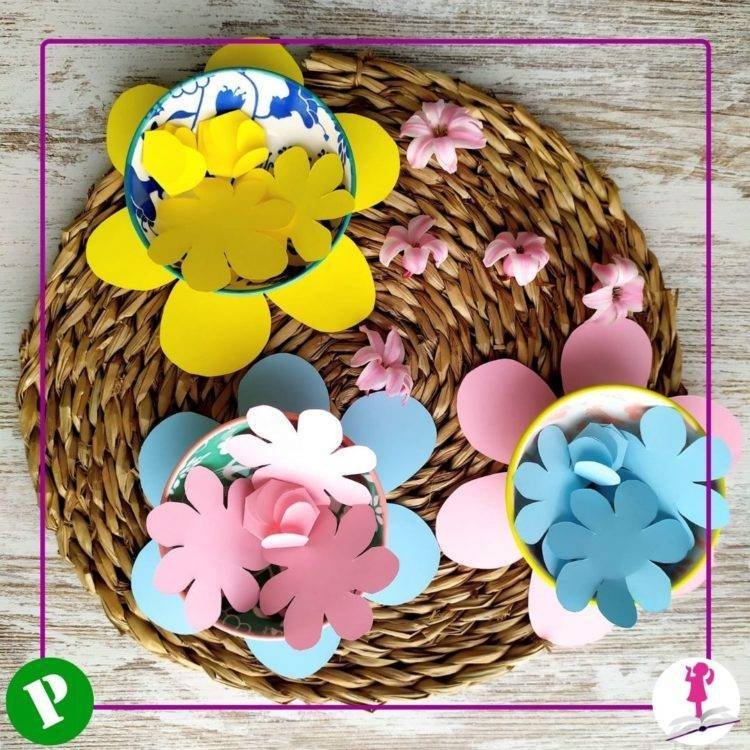 cesta con flores de papel